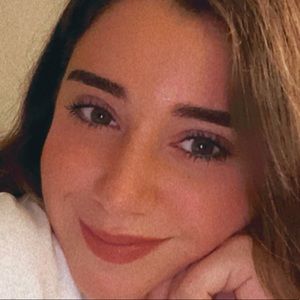 Meet your Posher, Zeina